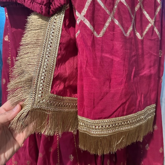 Pakistani Designer Pink gown style 3 Pc set. With tassle and gota dupatta. - Picture 4 of 7